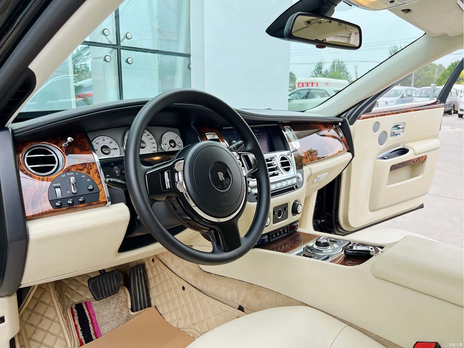 Rolls-Royce Ghost, 2011 10