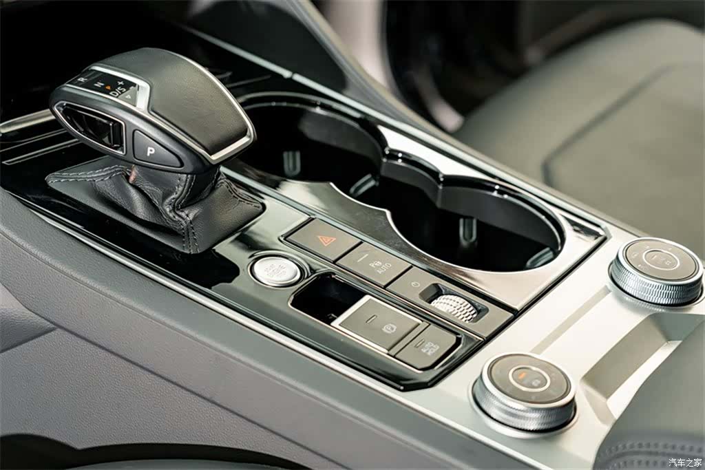 Volkswagen Touareg, 2023 13