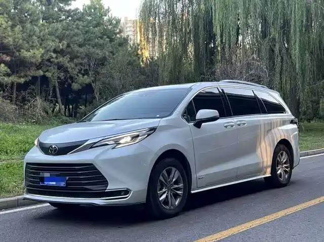 Toyota SIENNA 2025 — купить из Китая под заказ