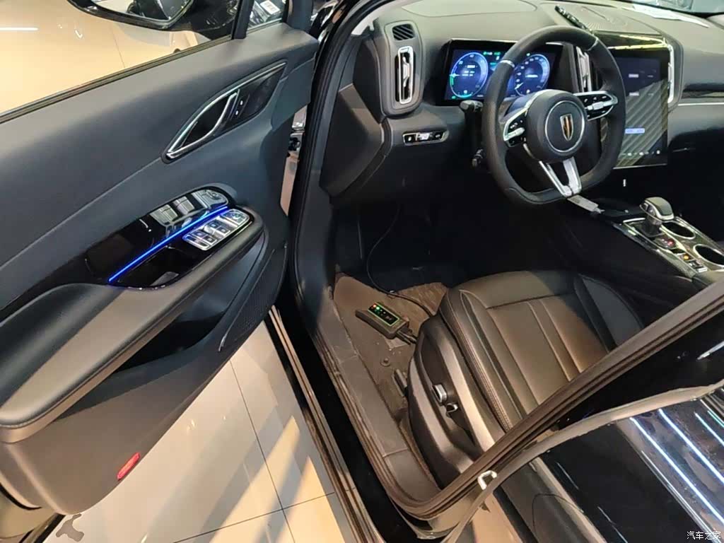 Hongqi HS3, 2026 16