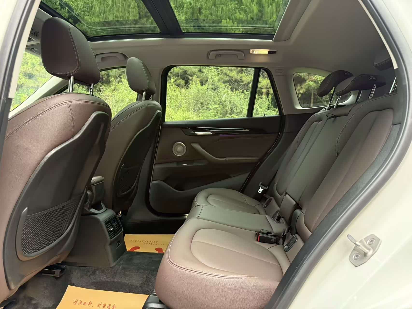 BMW X1, 2022 все фото
