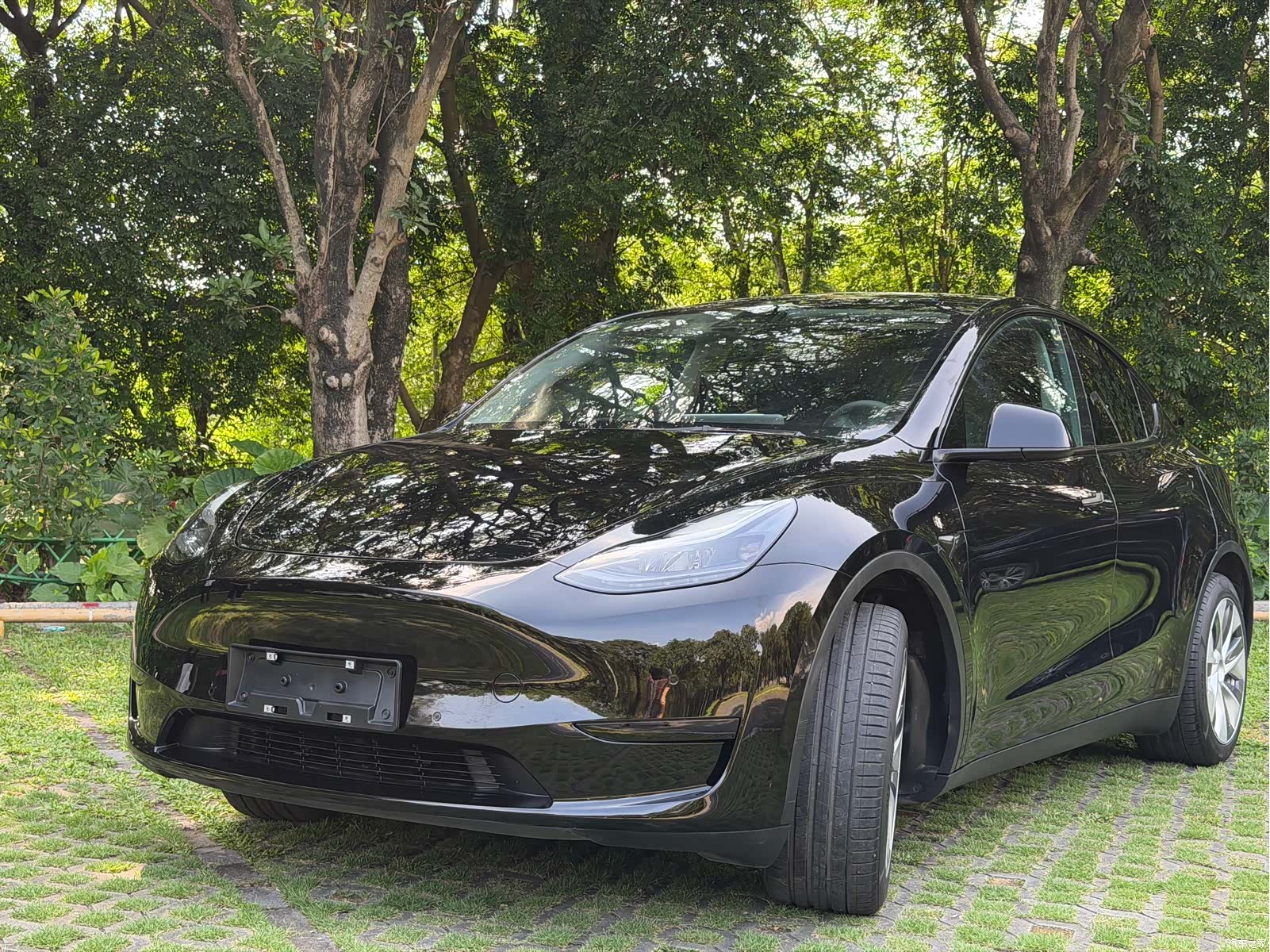 Tesla Model Y, 2023 1