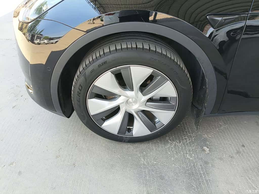 Tesla Model Y, 2023 23