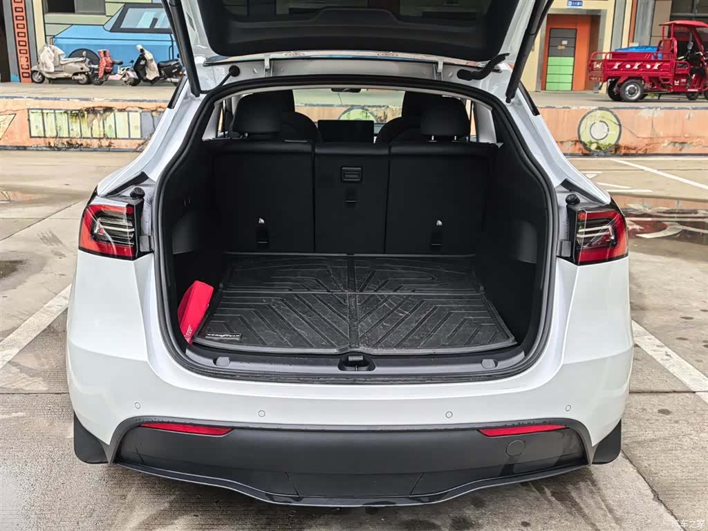 Tesla Model Y, 2024 15