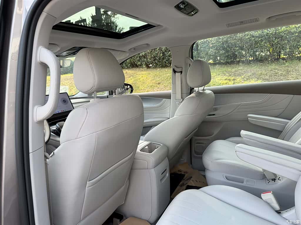 Roewe iMAX8, 2025 9
