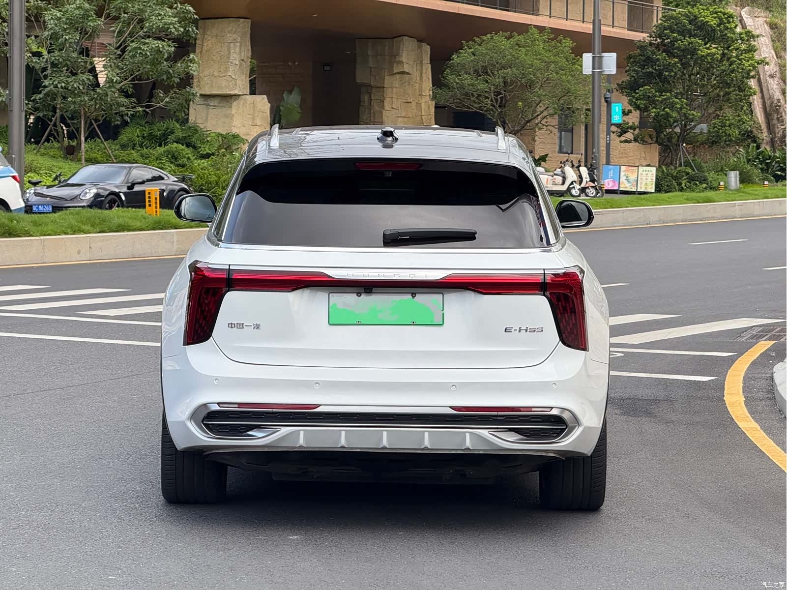 Hongqi E-HS9, 2023 18