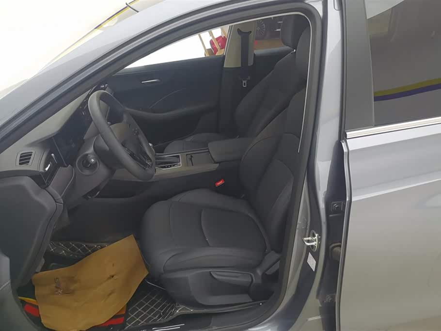 Roewe i5