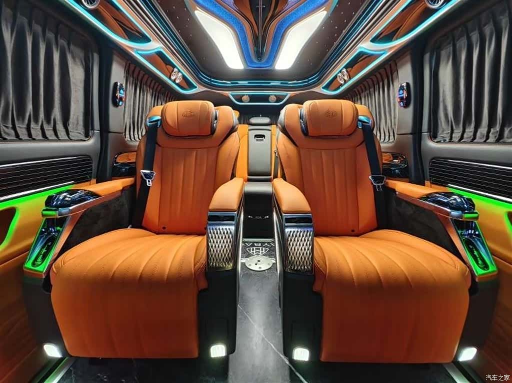 Mercedes-Benz 7, 2023 18
