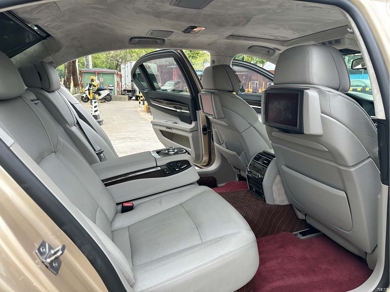 BMW 7 Series, 2010 20