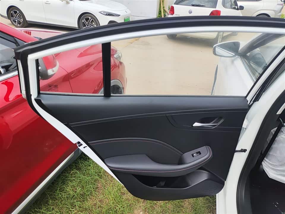 Roewe i5