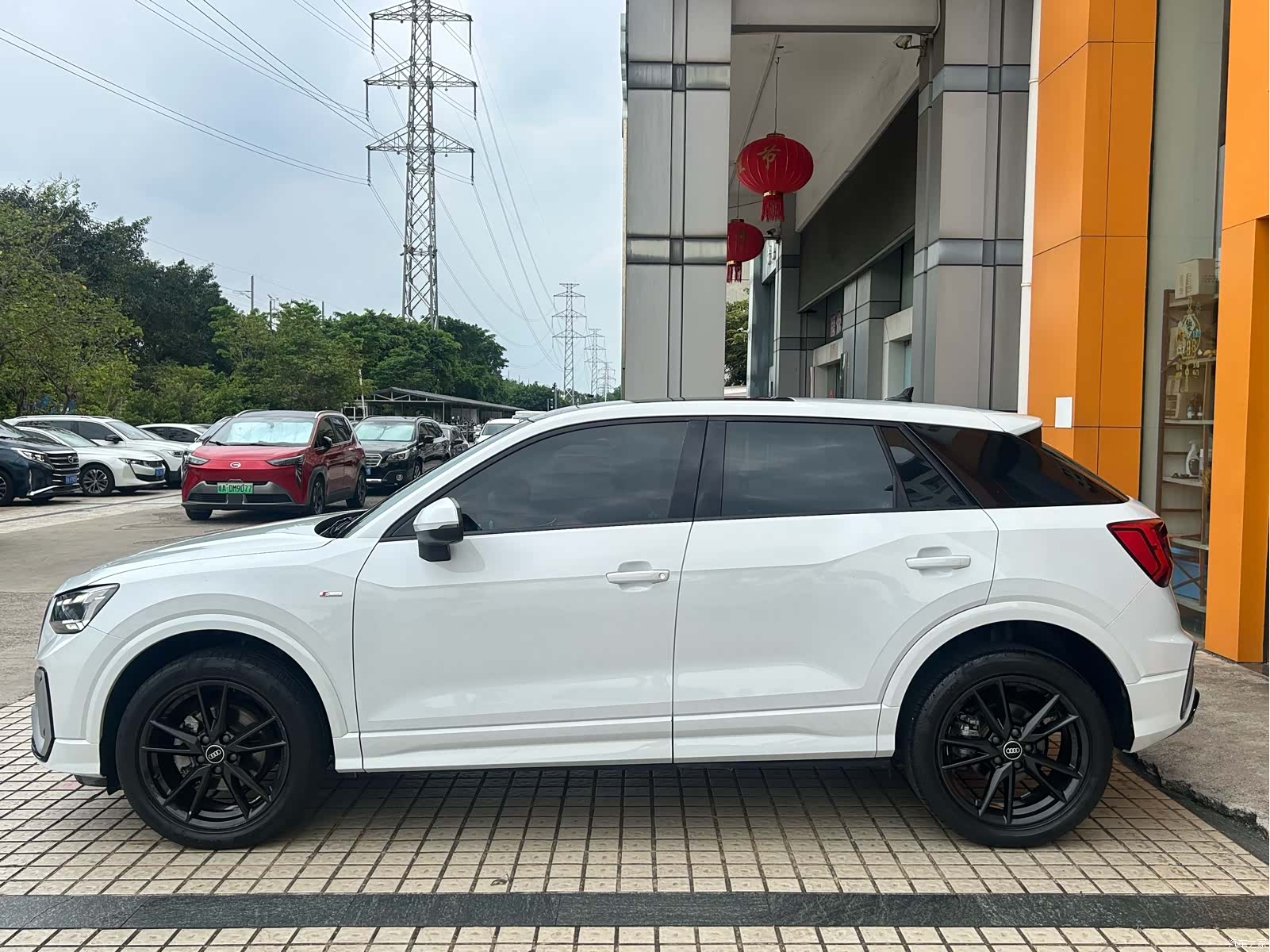 Audi Q2L, 2023 9