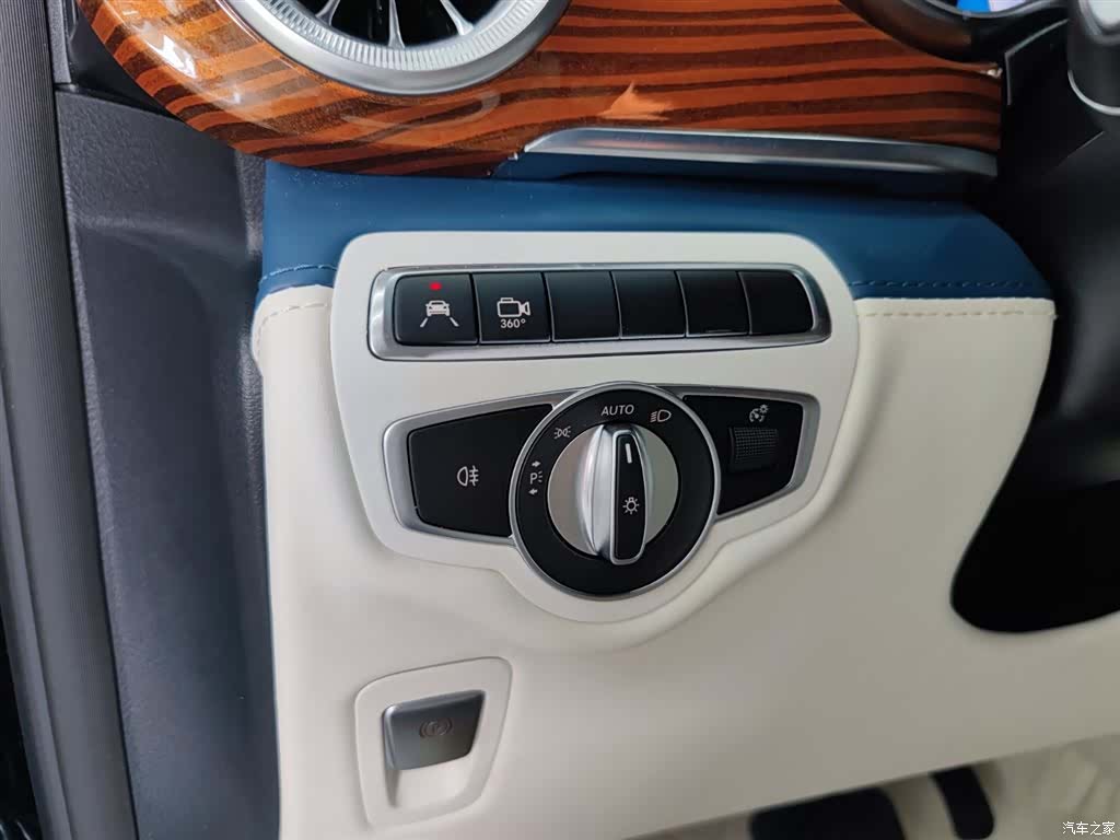 Mercedes-Benz V-Class, 2023 14