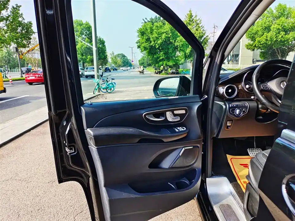 Mercedes-Benz V-class