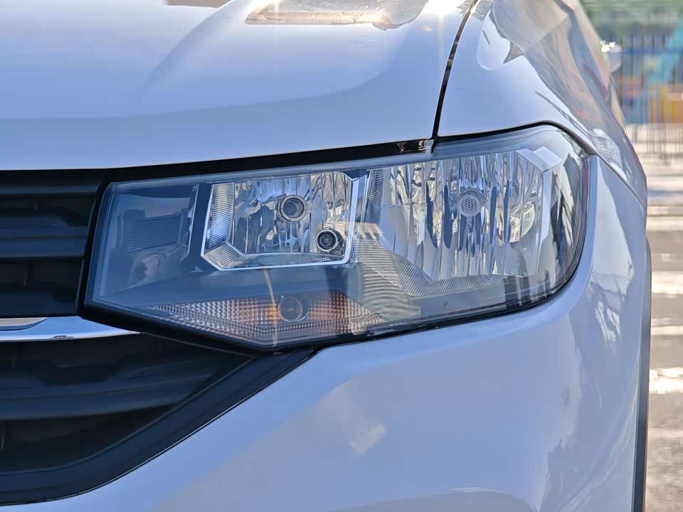 Volkswagen Exploring the shadow