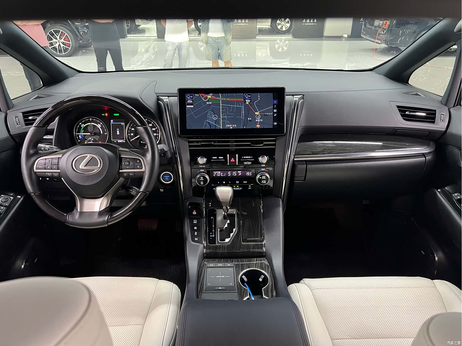 Lexus LM, 2021 15