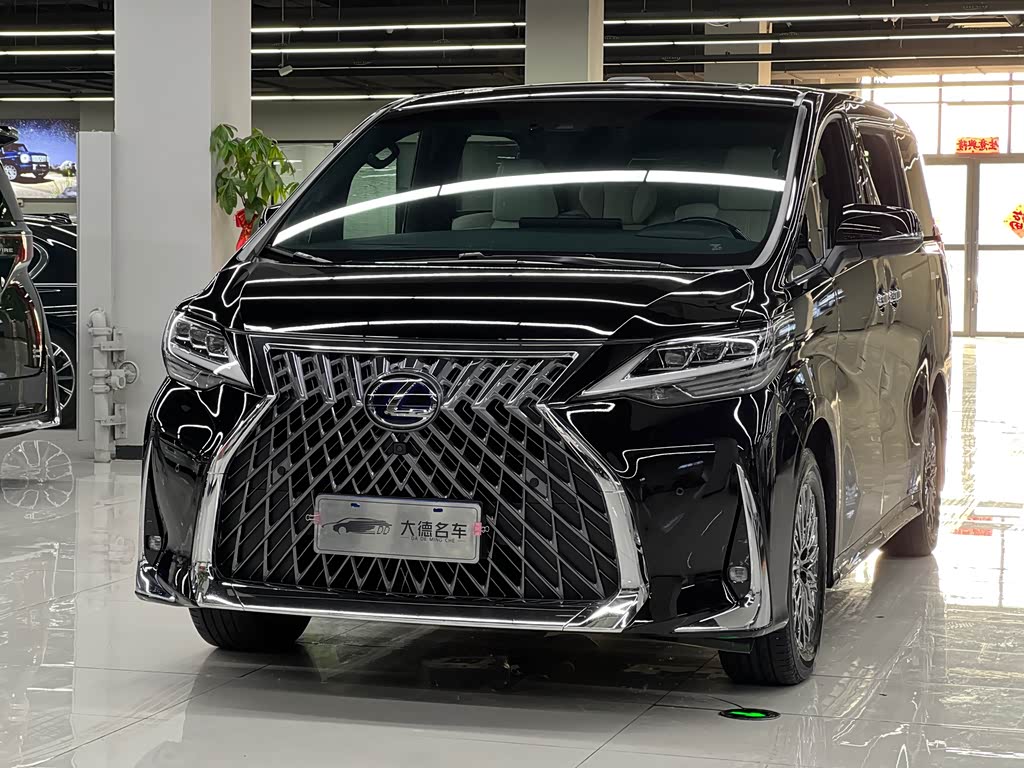 Lexus LM