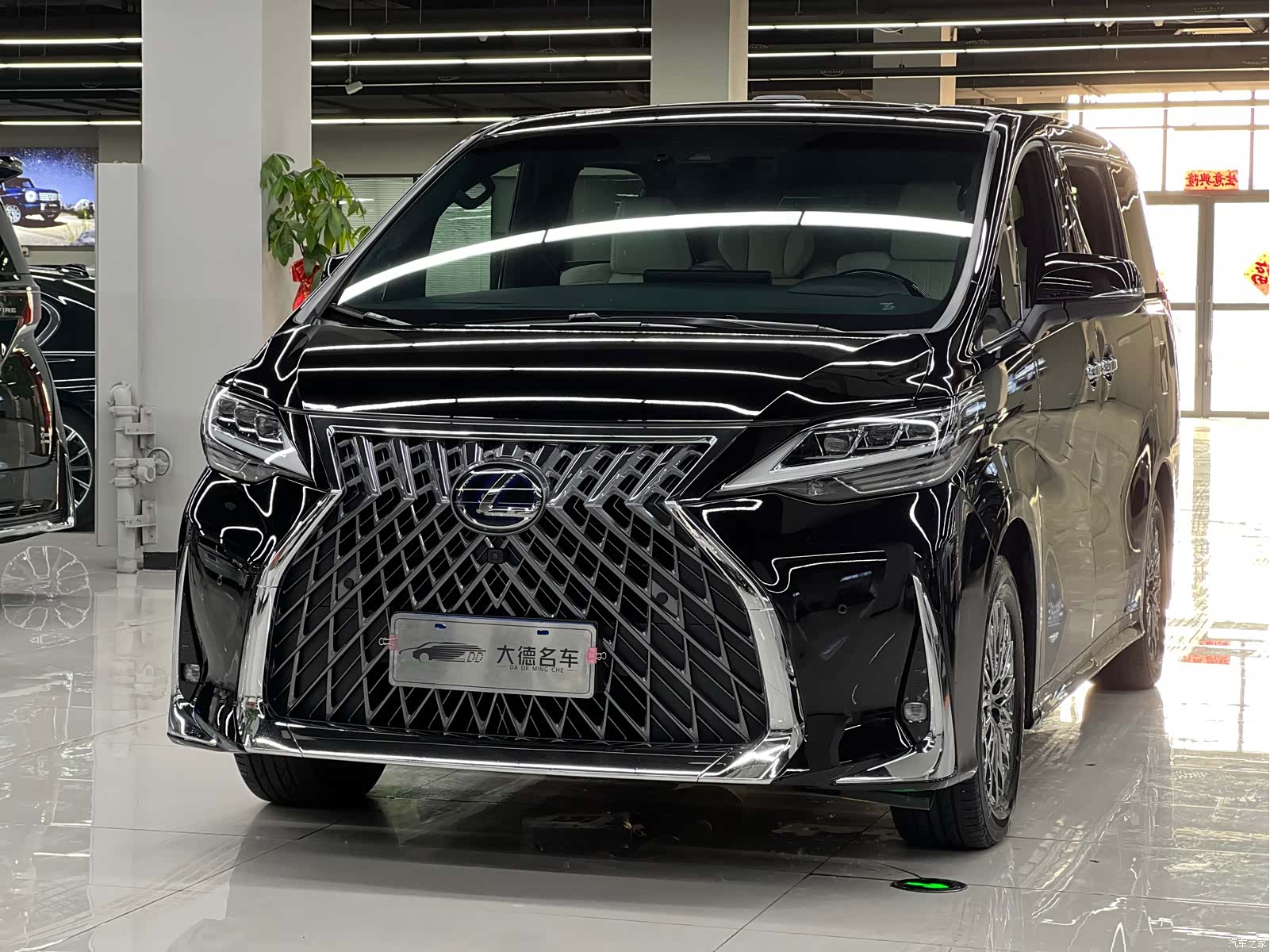 Lexus LM, 2021 1