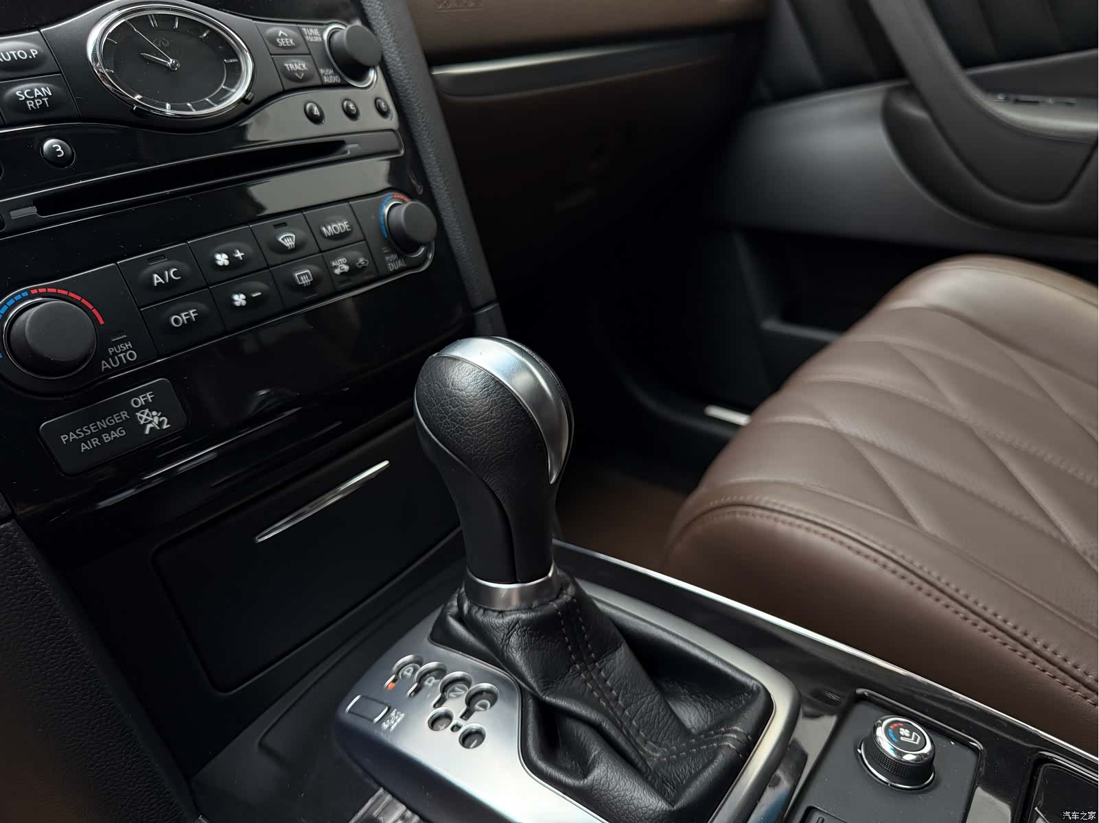 Infiniti FX35, 2011 13