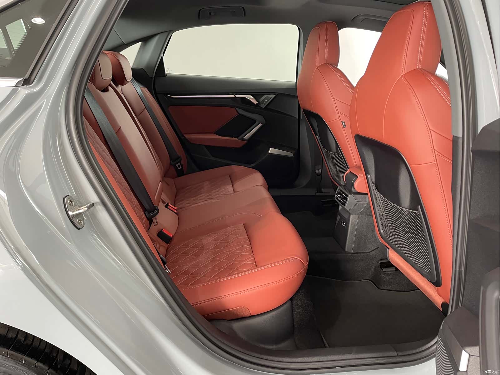 Audi Flying Spur, 2026 14