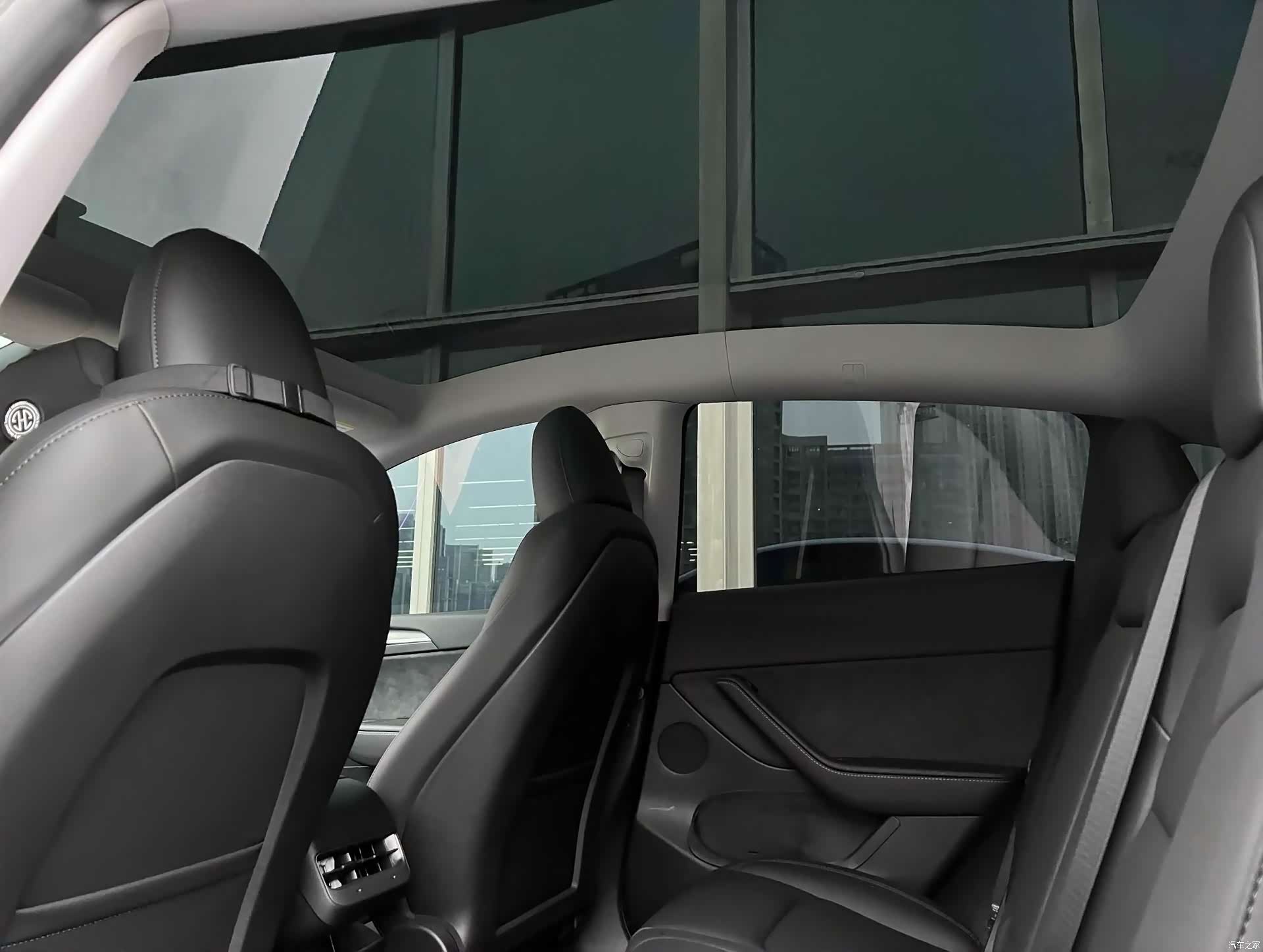 Tesla Model Y, 2024 6
