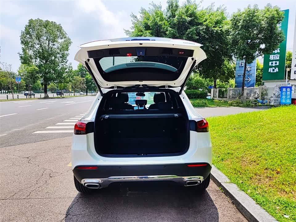 Mercedes-Benz GLA Mercedes-Benz GLA
