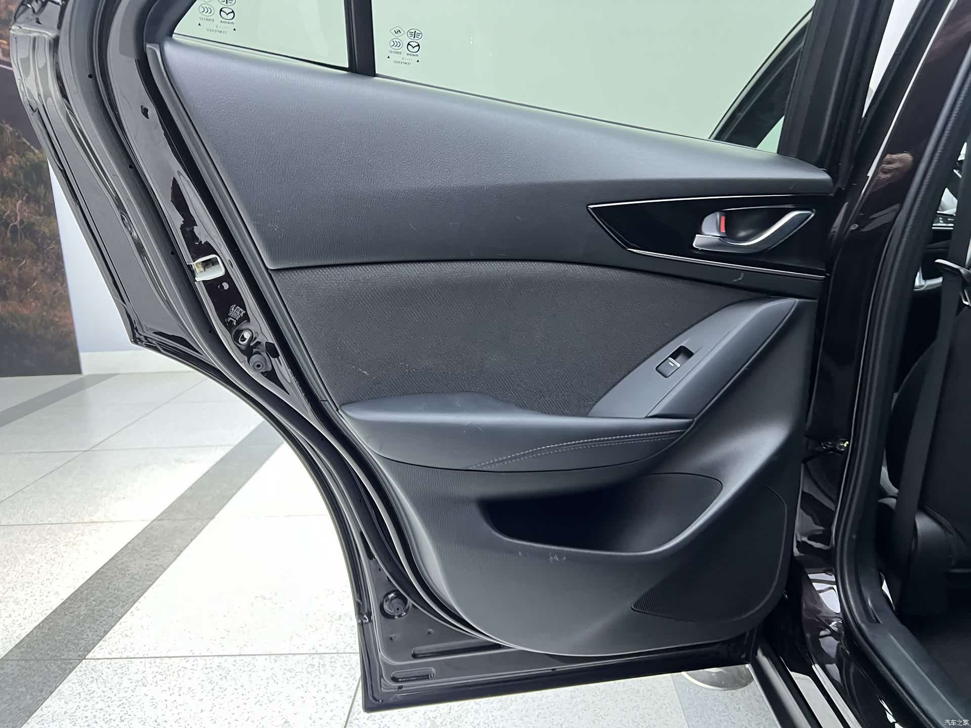 Mazda CX-4, 2023 15