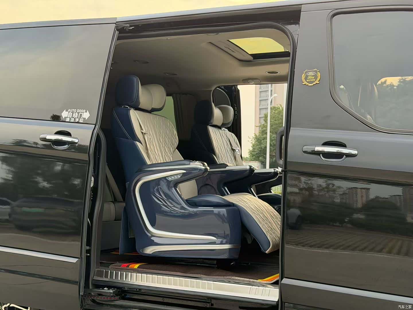 Ford Tourneo, 2022 8