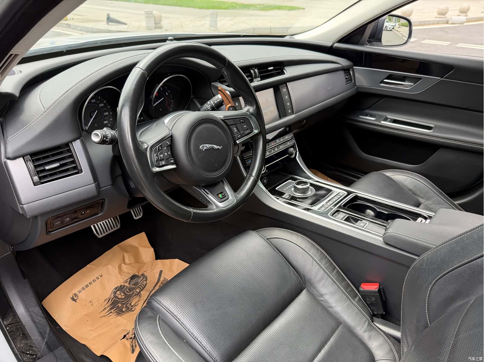 Jaguar XF, 2017 12