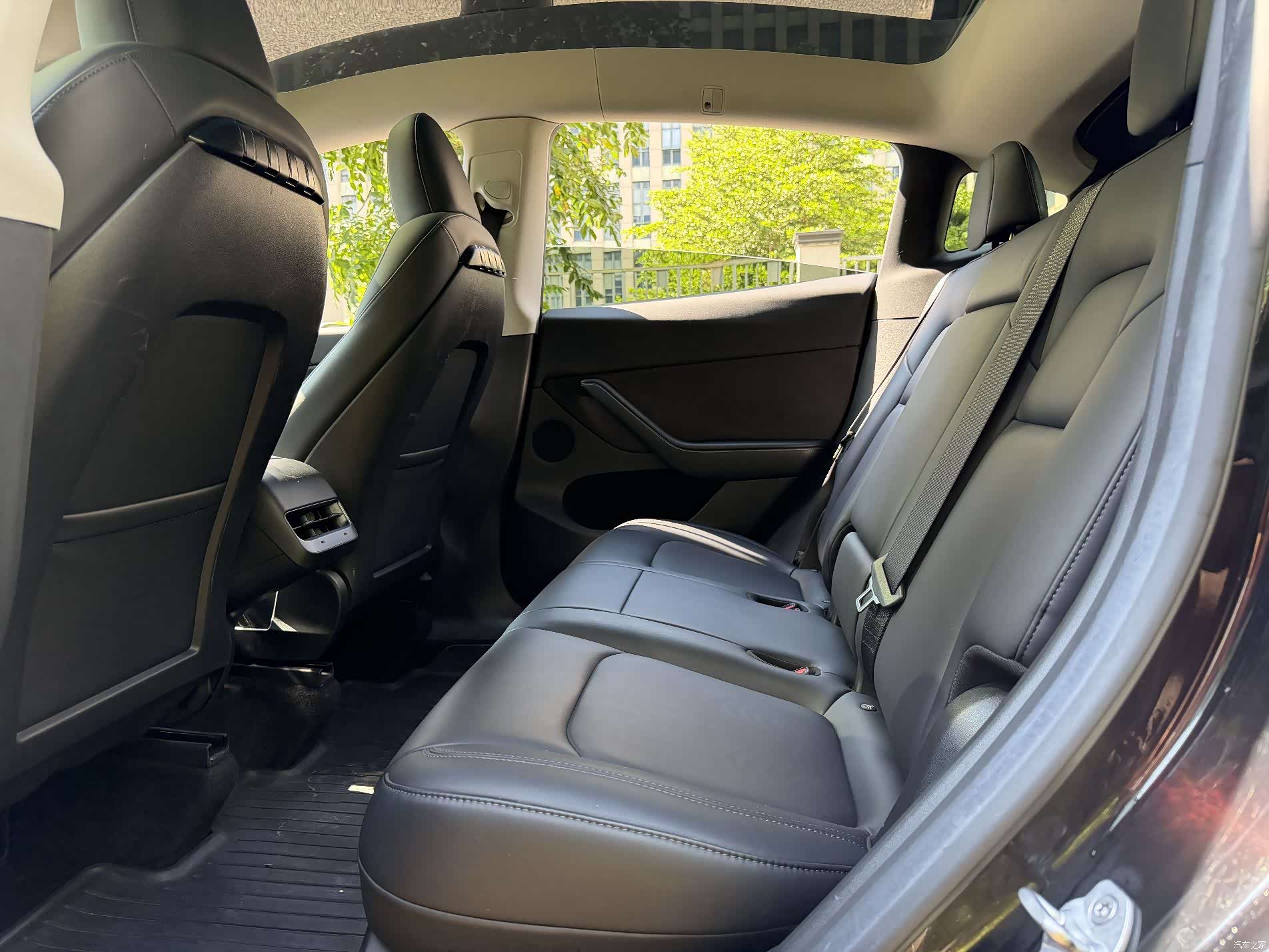 Tesla Model Y, 2022 6