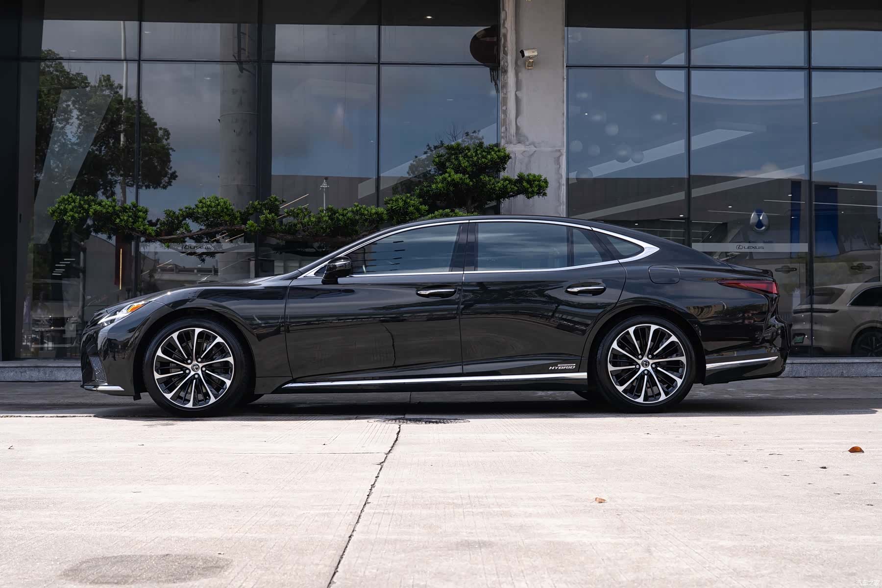 Lexus LS, 2021 4