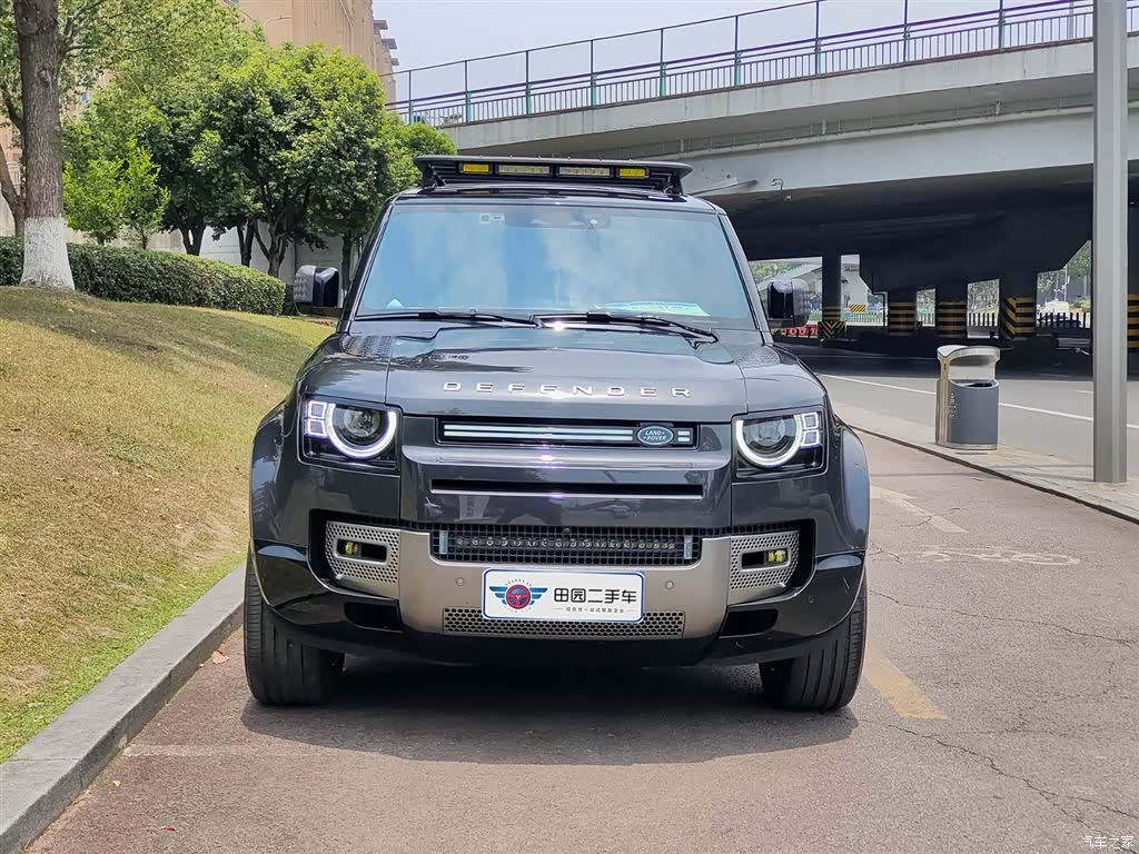 Land Rover Defender, 2023 2