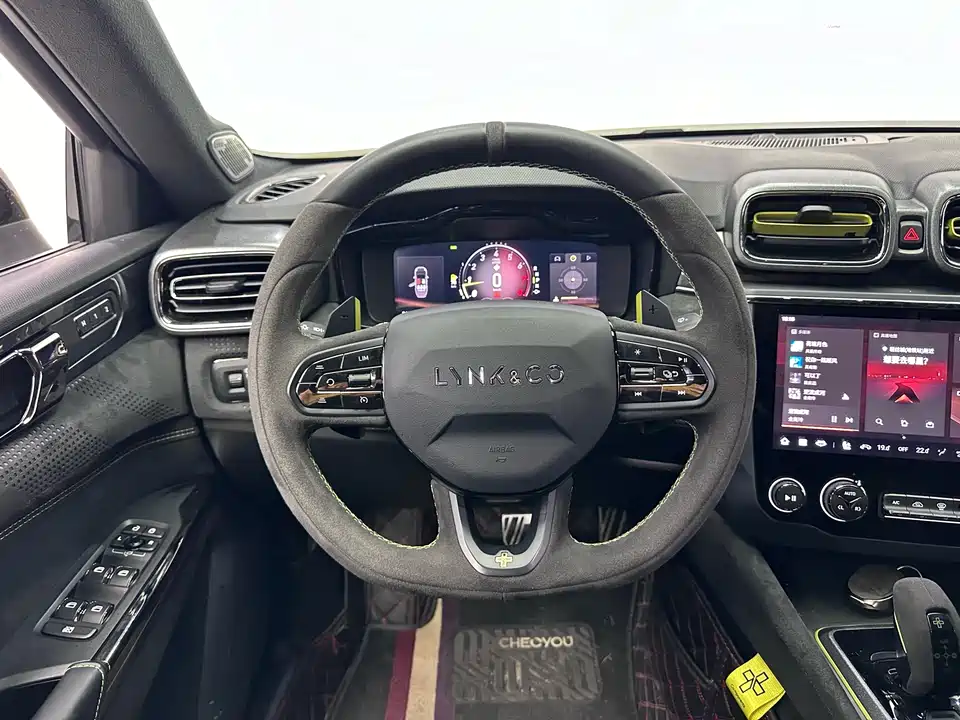 Lynk & Co 03