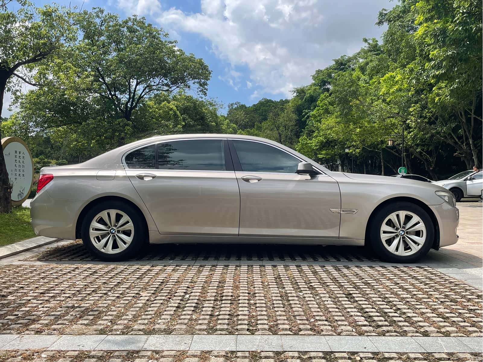 BMW 7 Series, 2010 4