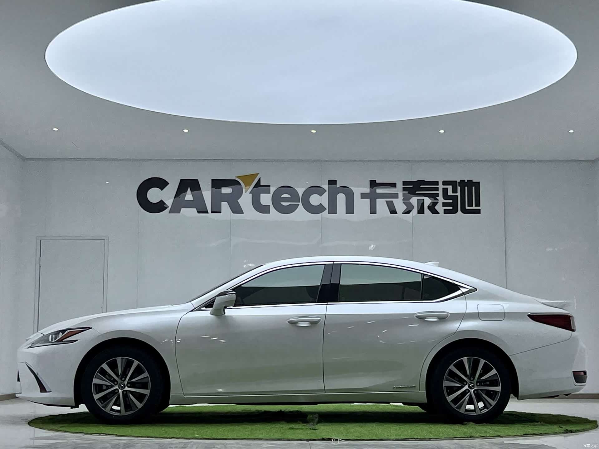 Lexus ES, 2018 2