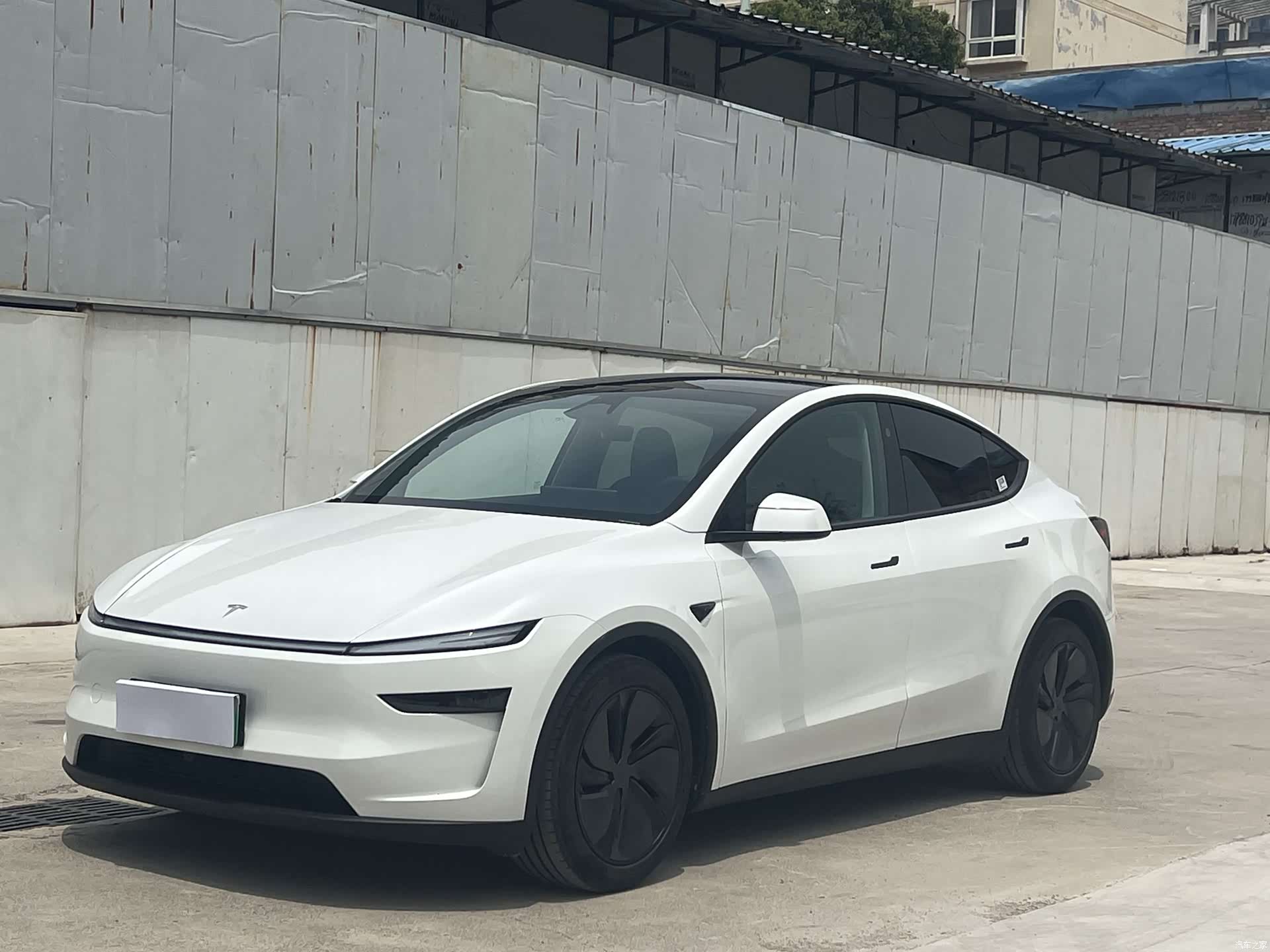 Tesla Model Y, 2025 3