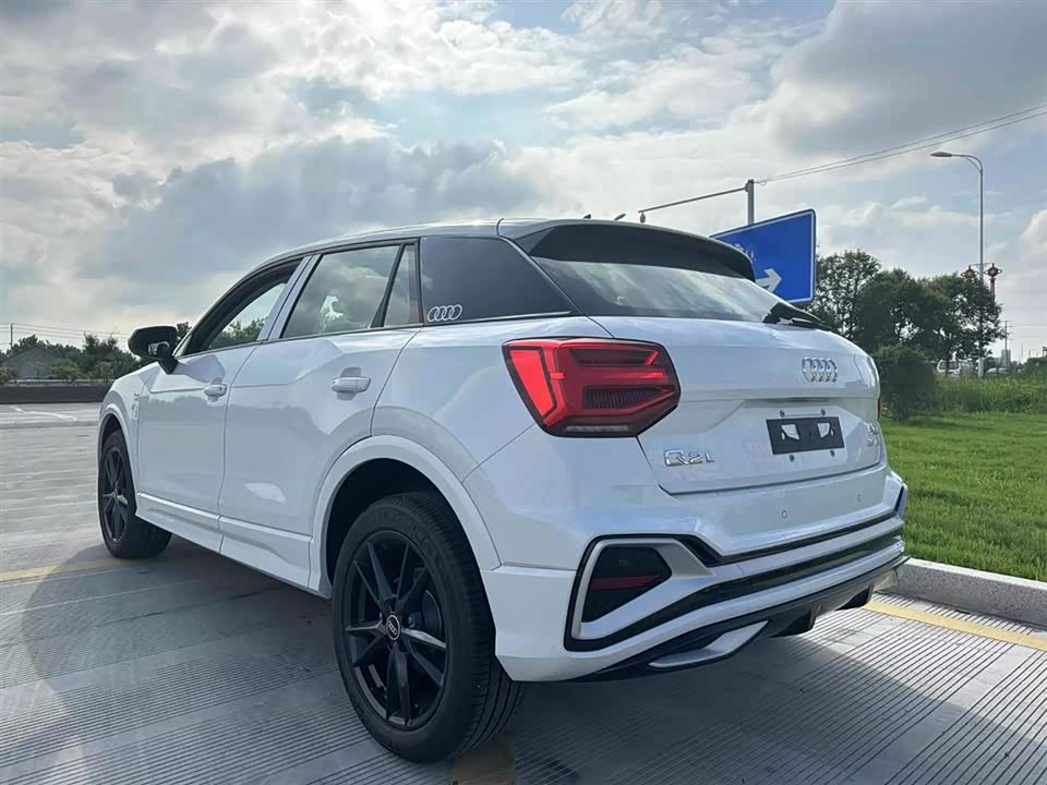 Audi Q2L
