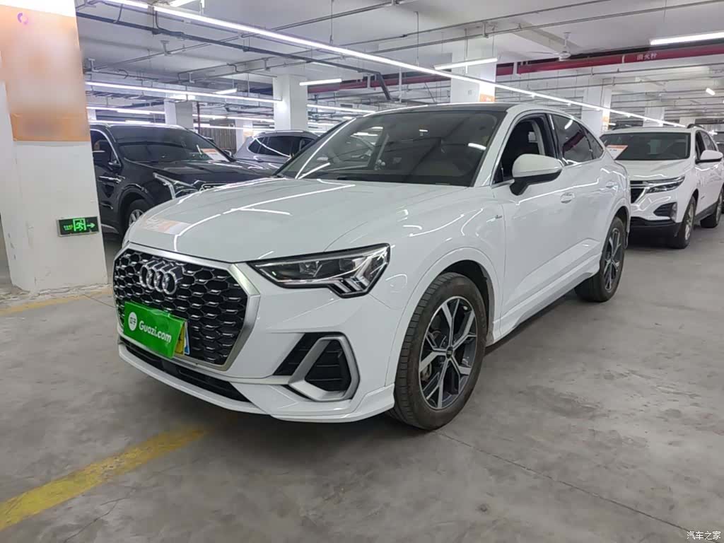 Audi Q3, 2022 2