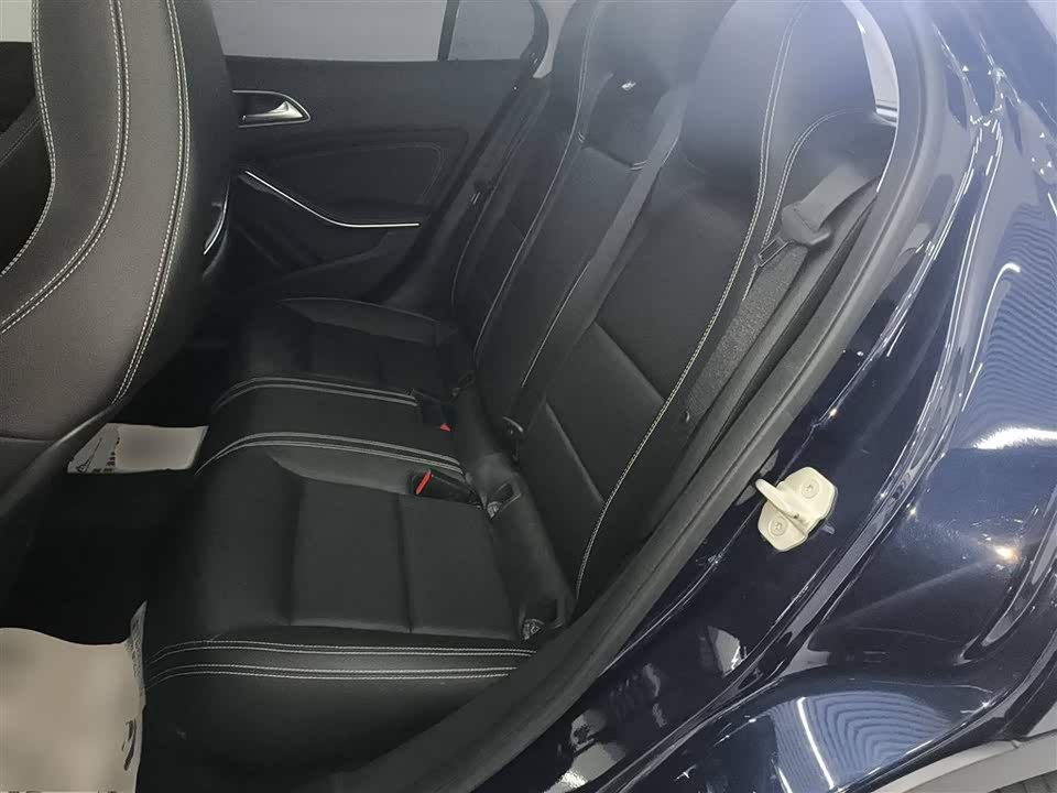 Mercedes-Benz GLA Mercedes-Benz GLA