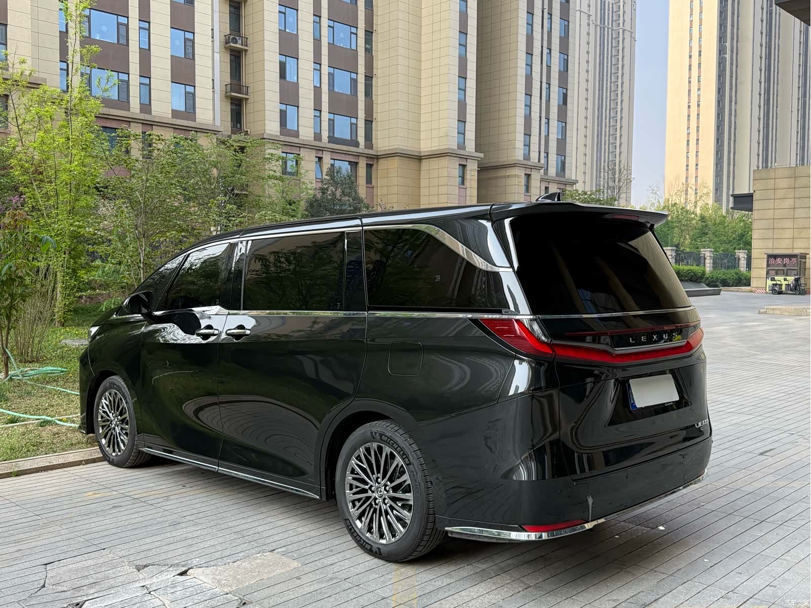 Lexus LM, 2024 7