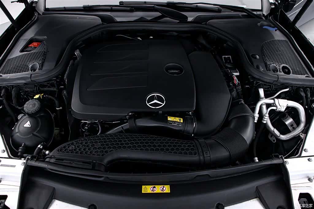 Mercedes-Benz E-Class, 2023 17