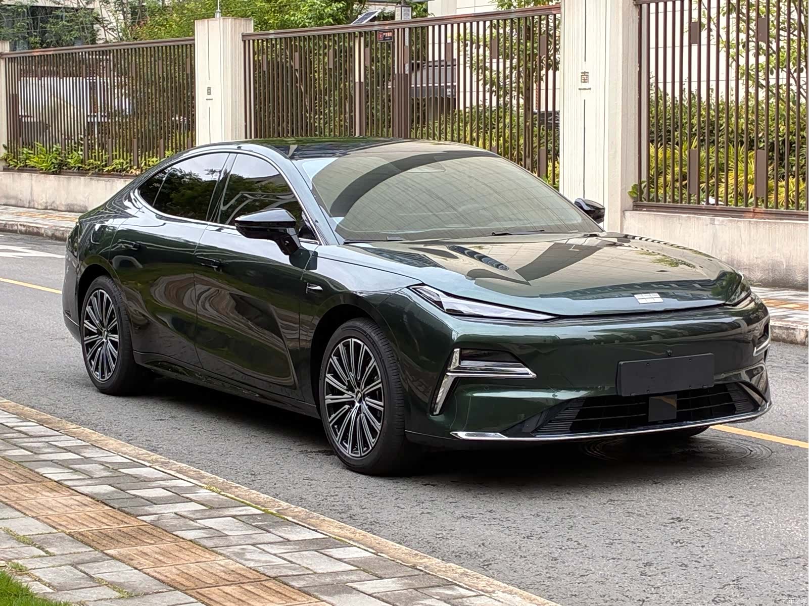 Geely 8, 2025 3