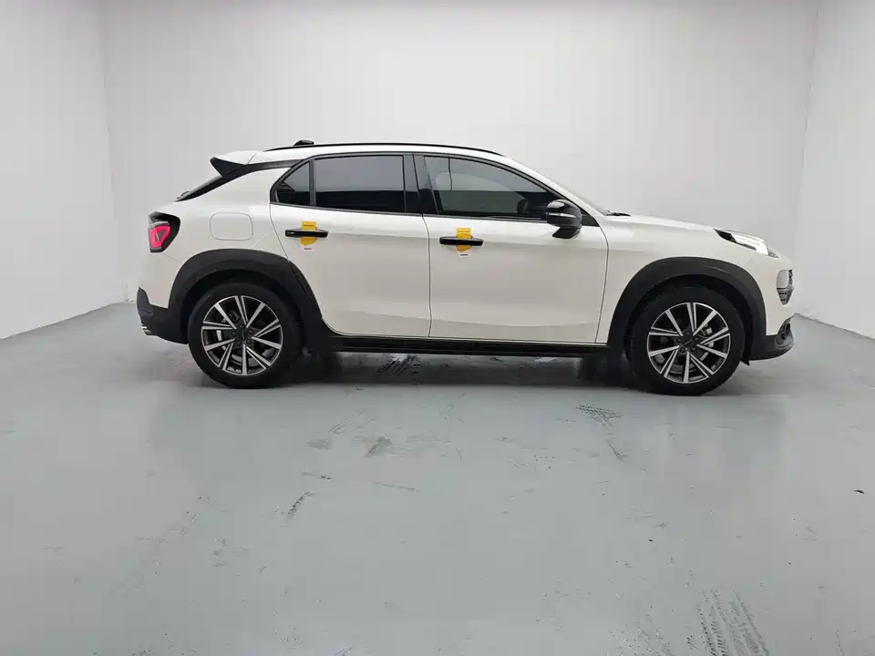 Lynk & Co 02