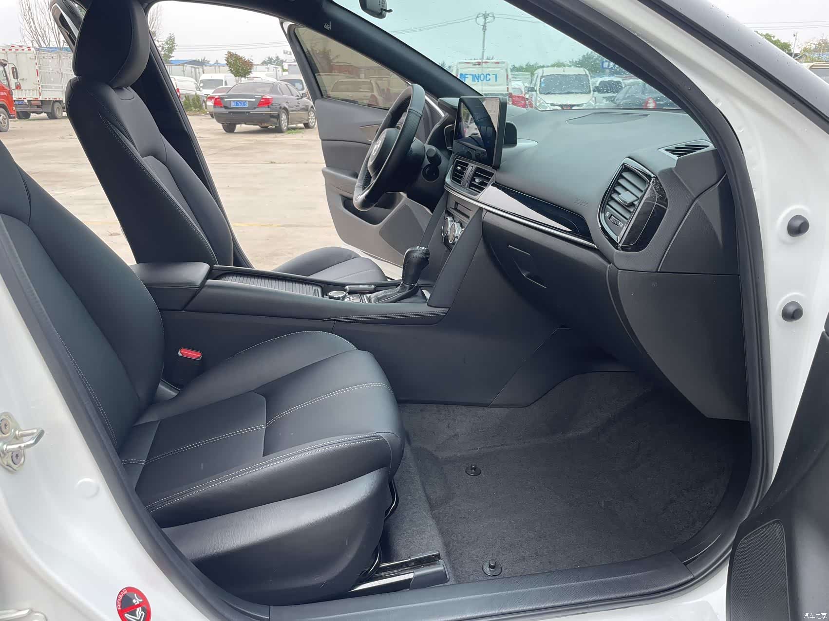 Mazda CX-4, 2023 9