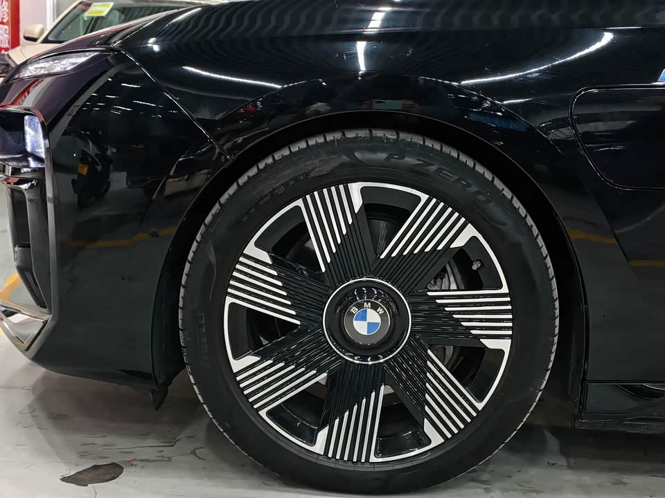 BMW i7