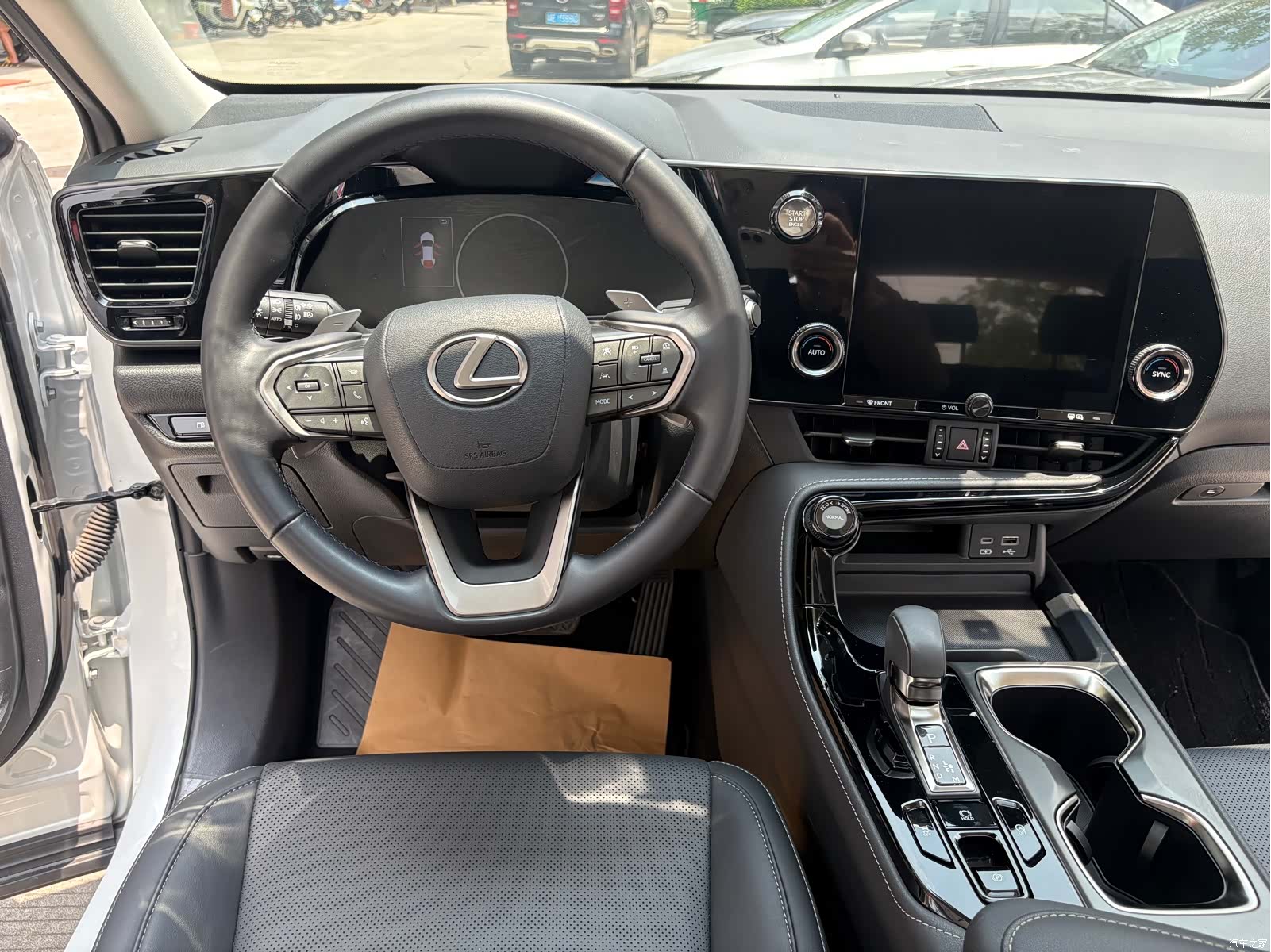 Lexus NX, 2023 16