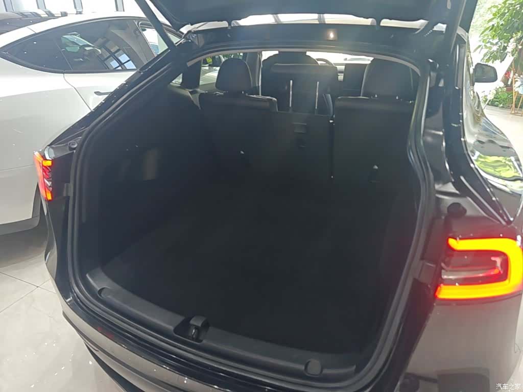 Tesla Model Y, 2022 19