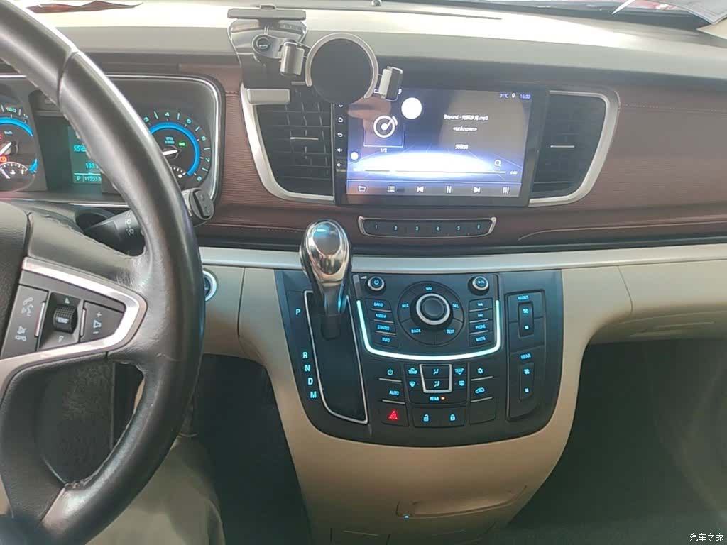 Buick GL8, 2016 13