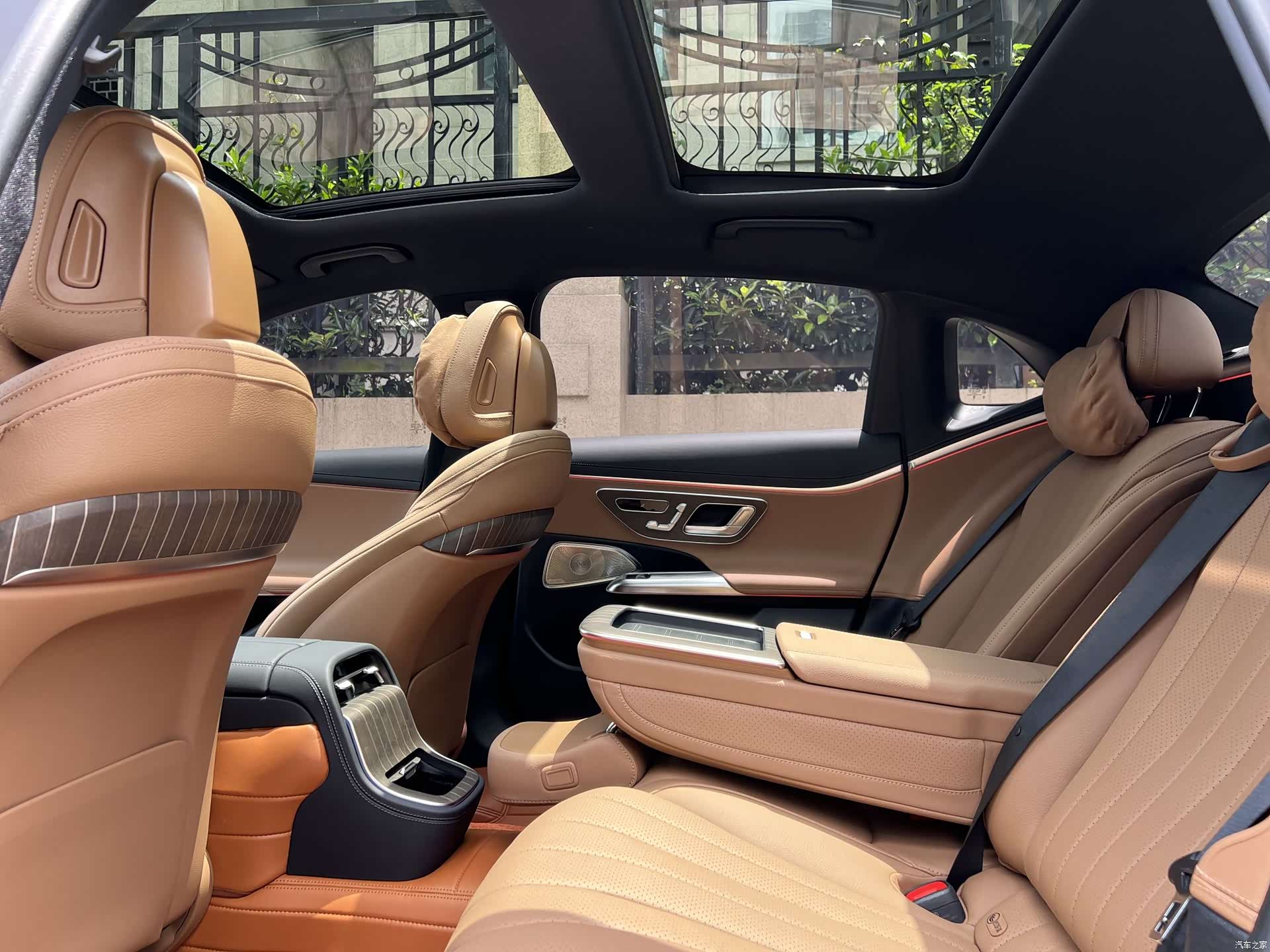 Mercedes-Benz E-Class, 2024 10
