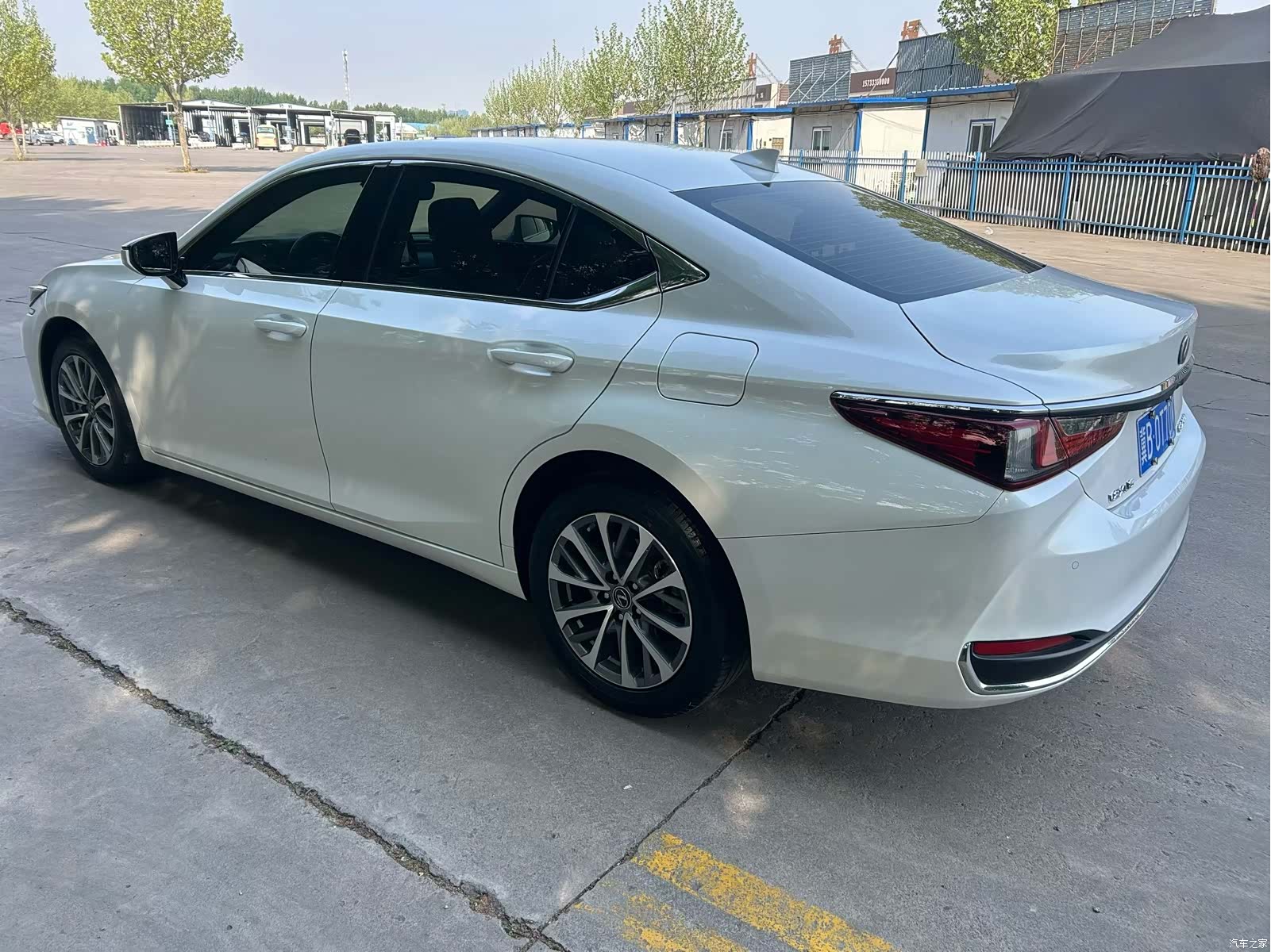 Lexus ES, 2024 4