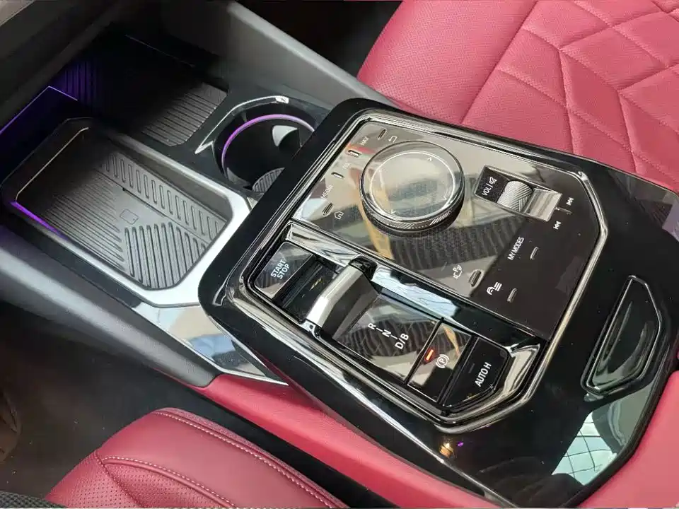 BMW i5